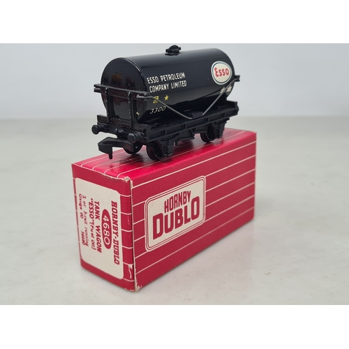 143 - A reference collection of boxed Hornby Dublo second issue Tank Wagons with plastic couplings and clo... 