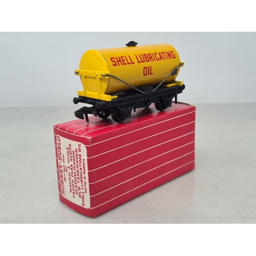 143 - A reference collection of boxed Hornby Dublo second issue Tank Wagons with plastic couplings and clo... 