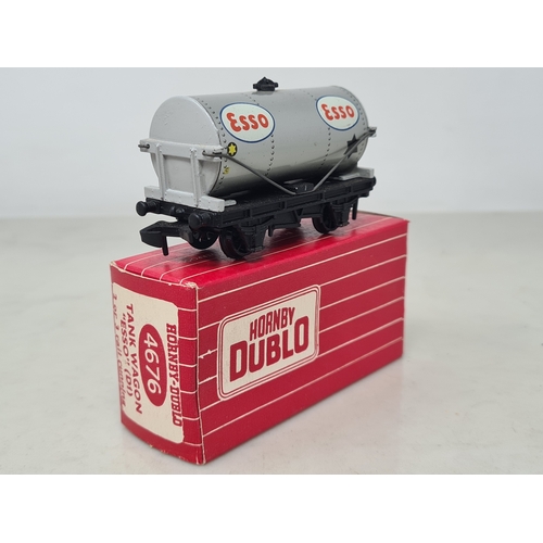 143 - A reference collection of boxed Hornby Dublo second issue Tank Wagons with plastic couplings and clo... 