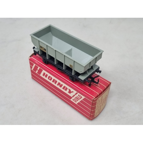 153 - A pair of boxed Hornby Dublo 4644 21-ton Hopper Wagons, both Ex plus, boxes VG-Ex (one has taped end... 