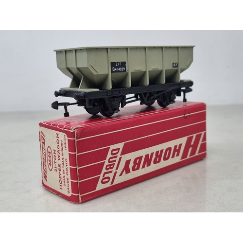 153 - A pair of boxed Hornby Dublo 4644 21-ton Hopper Wagons, both Ex plus, boxes VG-Ex (one has taped end... 