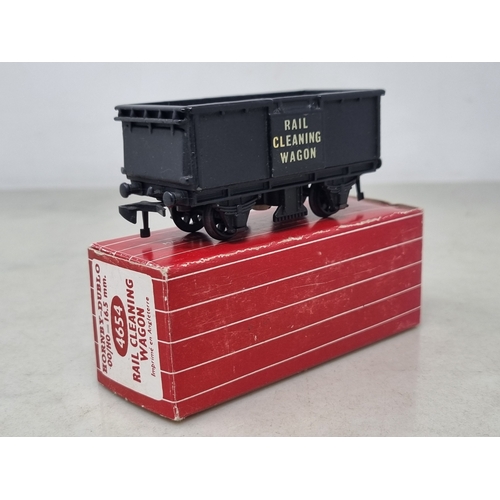 168 - A Hornby Dublo 4654 Rail Cleaning Wagon in Tony Cooper Box with six pads, Ex, box VG