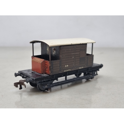 173 - An unboxed Hornby Dublo SR Goods Brake Van, F, crazing to roof and scratches to sides