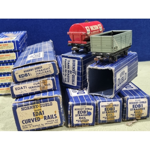 187 - A quantity of boxed Hornby Dublo 3-rail Track and two Wagons including 3x boxes EDB1 Straights, 1x b... 