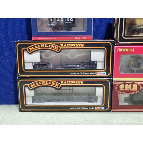 203 - Twelve boxed 00 gauge items of Rolling Stock by Rapido Trains, Bachmann, Airfix, Mainline and Wrenn ... 