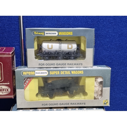 203 - Twelve boxed 00 gauge items of Rolling Stock by Rapido Trains, Bachmann, Airfix, Mainline and Wrenn ... 