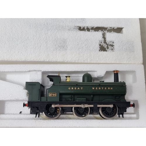 204 - Four boxed Hornby (England) 00 gauge GWR Locomotives comprising R830 4-6-0 'Saint David', two R059 C... 