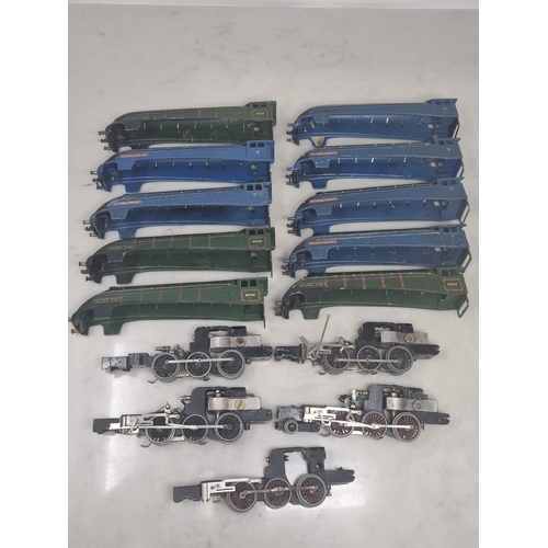 218 - 10x Hornby Dublo A4 Bodies and 5x Chassis, condition varies