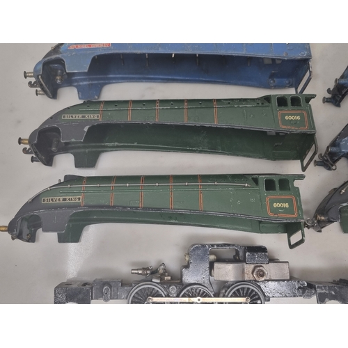 218 - 10x Hornby Dublo A4 Bodies and 5x Chassis, condition varies
