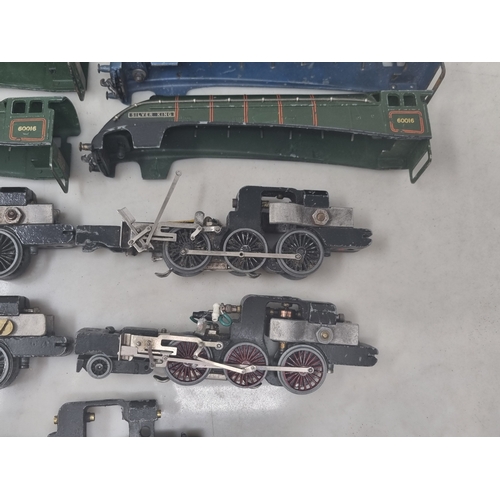 218 - 10x Hornby Dublo A4 Bodies and 5x Chassis, condition varies