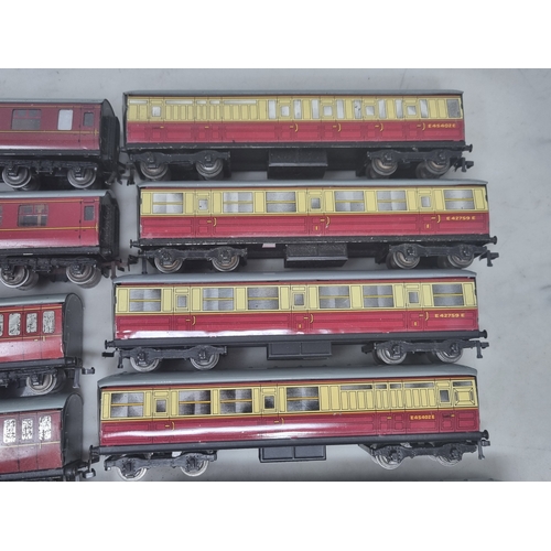 219 - 14x unboxed Hornby Dublo 3-rail Coaches including D1 LNER, D11 ER, Never Was LNER Royal Mail T.P.O. ... 