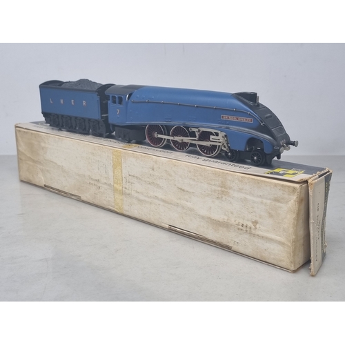 228 - A boxed Wrenn 00 gauge W2212 A4 Locomotive 'Sir Nigel Gresley' in LNER blue livery, Ex plus, box lid... 