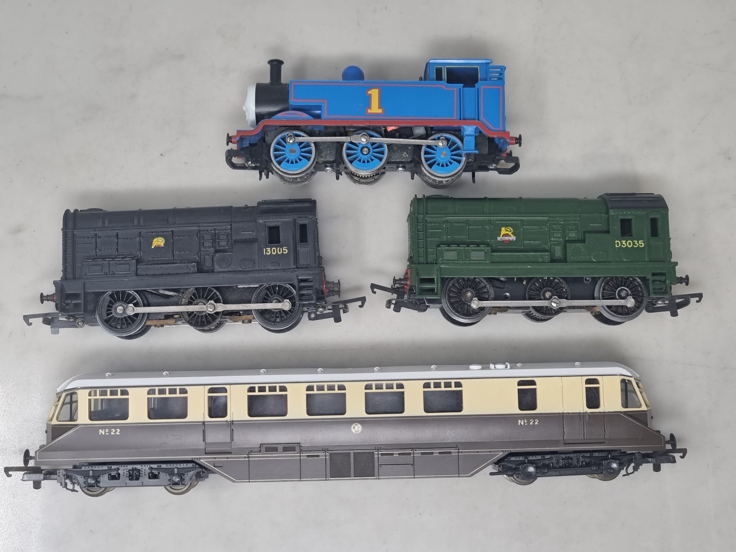 Four unboxed 00 gauge Locomotives comprising 2x Triang R152 Class 08 ...