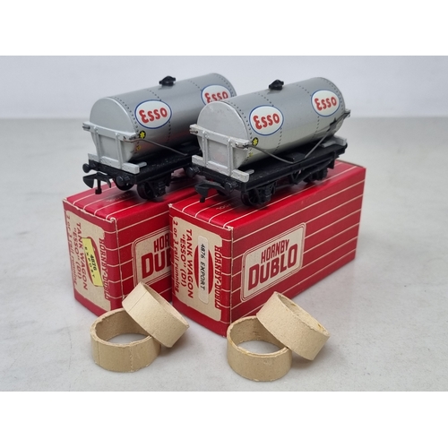 27 - A boxed Hornby Dublo Export reference pair of 4876 silver 'Esso' Tankers, both unused in mint condit... 