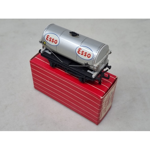 27 - A boxed Hornby Dublo Export reference pair of 4876 silver 'Esso' Tankers, both unused in mint condit... 