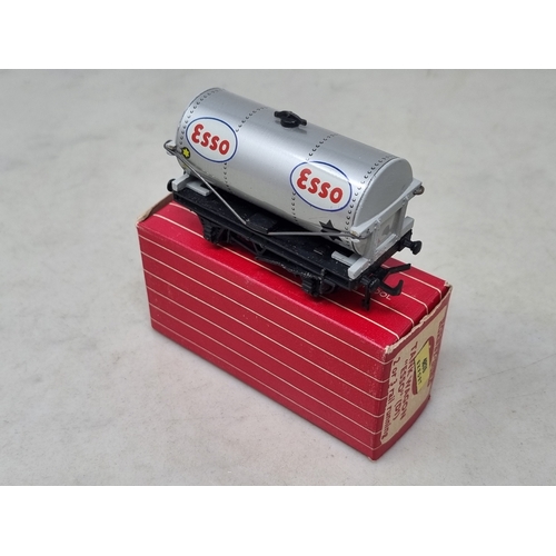 27 - A boxed Hornby Dublo Export reference pair of 4876 silver 'Esso' Tankers, both unused in mint condit... 