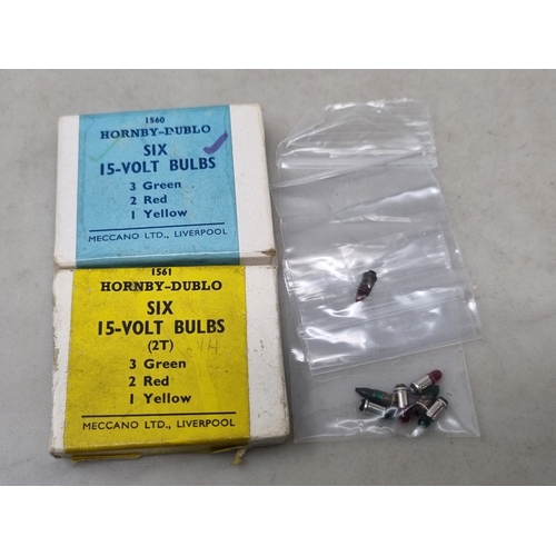 29 - Two boxes of Hornby Dublo Colour Light Signal Bulbs and 7x loose Bulbs, boxes Ex