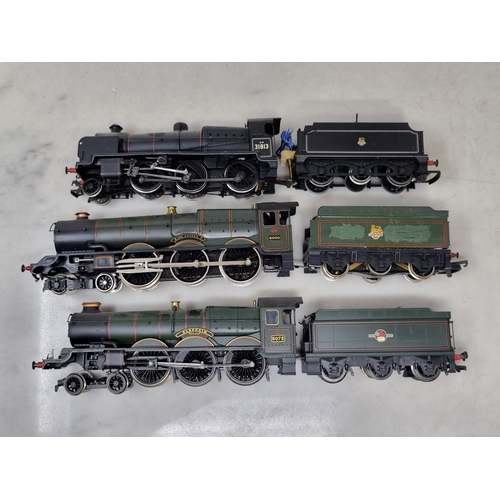 302 - Three unboxed 00 gauge Locomotives in BR livery comprising Hornby Castle Class 'Blenheim', Lima King... 