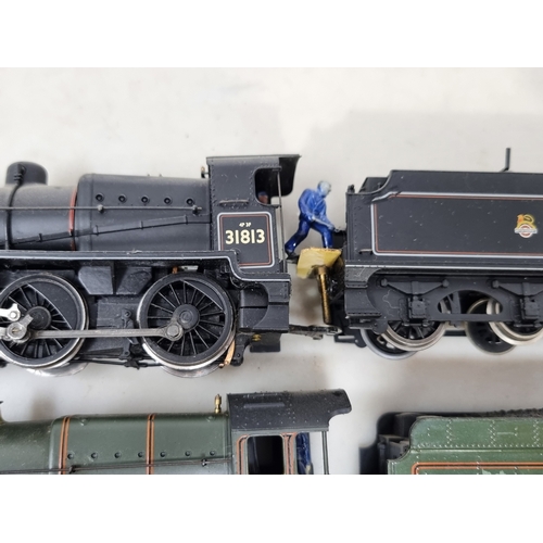 302 - Three unboxed 00 gauge Locomotives in BR livery comprising Hornby Castle Class 'Blenheim', Lima King... 