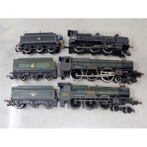 302 - Three unboxed 00 gauge Locomotives in BR livery comprising Hornby Castle Class 'Blenheim', Lima King... 
