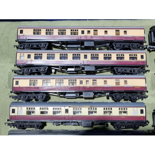309 - 17x unboxed Hornby and other 00 gauge Corridor Coaches including SR Bulleid, chocolate and cream, et... 