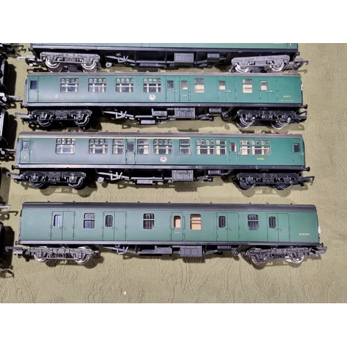 309 - 17x unboxed Hornby and other 00 gauge Corridor Coaches including SR Bulleid, chocolate and cream, et... 