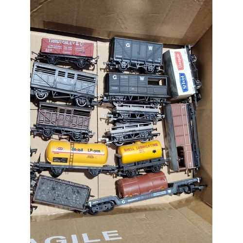 312 - A collection of unboxed 00 Wagons including Hornby, Triang Hornby, Dapol, Airfix, etc., many of GWR ... 