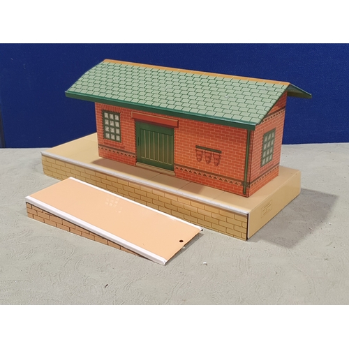 346 - An unboxed Hornby 0 gauge clockwork No.1 Engine Shed and No.1 Goods Platform, both VG-Ex