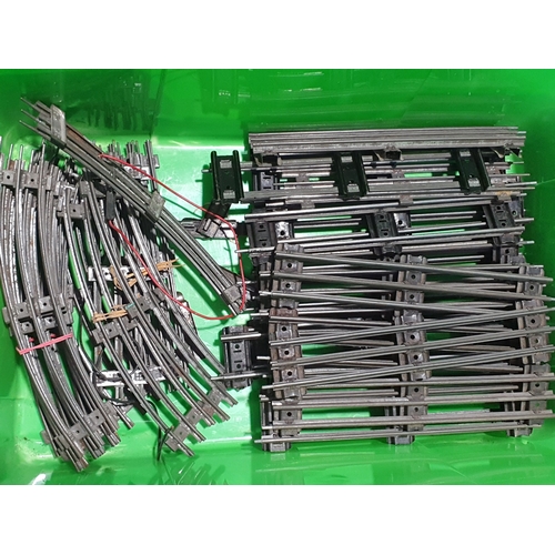 352 - A quantity of Hornby 0 gauge including a clockwork No.501 0-4-0 Locomotive and tender in BR green li... 