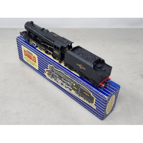 53 - A boxed Hornby Dublo LT25 2-8-0 8F, M, has been lightly run, box Nr perfect. Complete with instructi... 