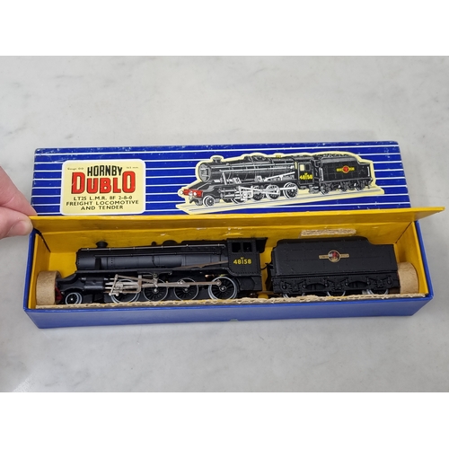 53 - A boxed Hornby Dublo LT25 2-8-0 8F, M, has been lightly run, box Nr perfect. Complete with instructi... 