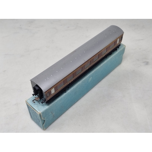 87 - A pair of boxed Hornby Dublo D3 LMS 1/3rd Coaches, M, boxes Nr perfect 6/49