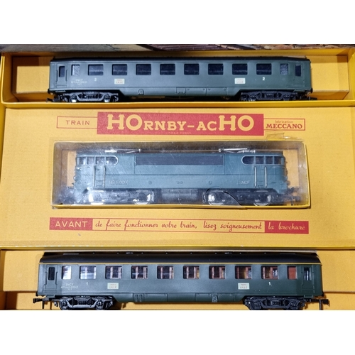 93 - A boxed Hornby Acho 6100 Passenger Set, M, box superb, complete with instructions