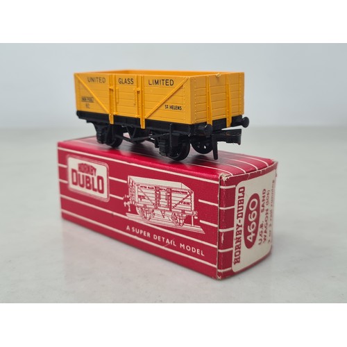 71 - A rare boxed Hornby Dublo 4660 United Glass Ltd Sand Wagon with EPC coupling, unused, M, slight dull... 