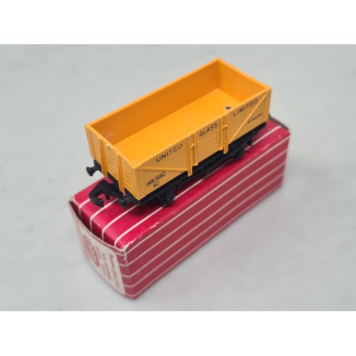 71 - A rare boxed Hornby Dublo 4660 United Glass Ltd Sand Wagon with EPC coupling, unused, M, slight dull... 