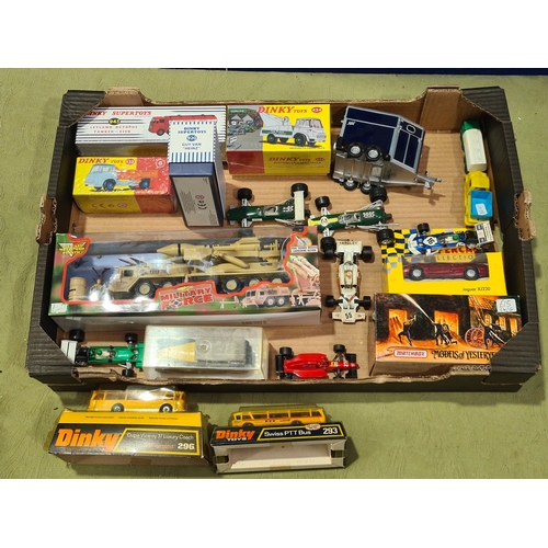 489 - A tray of Diecast Models including boxed Dinky Toys No.296 Duple Viceroy Luxury Coach, boxed No.293 ... 