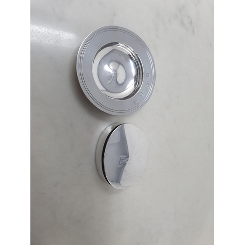 82 - A George V silver Pill Box, Birmingham 1918, and a circular Dish, London 1972