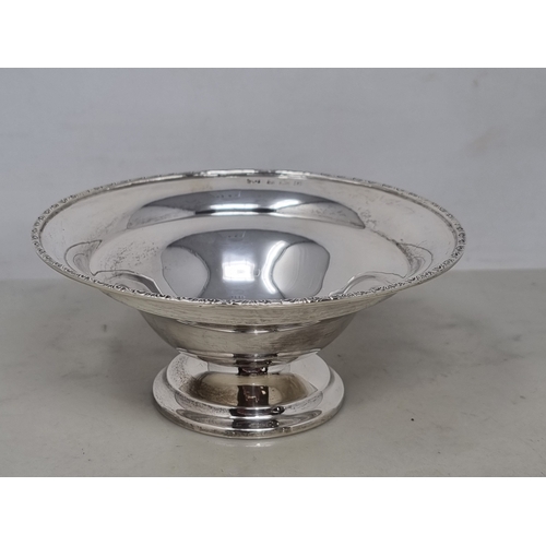 82 - An Edward VII silver circular Bowl on pedestal base, Birmingham 1970, 105gms