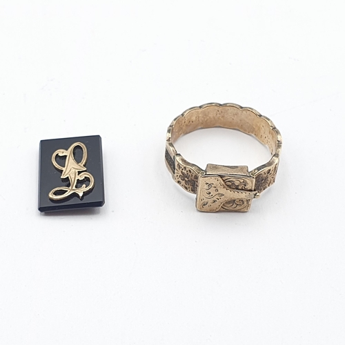 246 - A Victorian Mourning Ring with plaited hair to outside of shank and opening compartment containing l... 