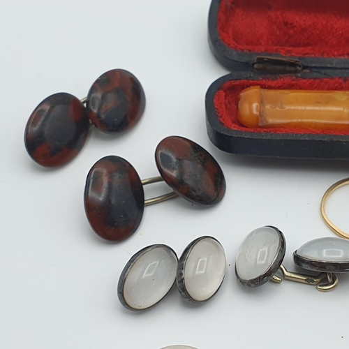 261 - A pair of square 9ct gold Cufflinks, approx 4.2gms, two pairs of 18ct gold Dress Studs, approx 3.2gm... 