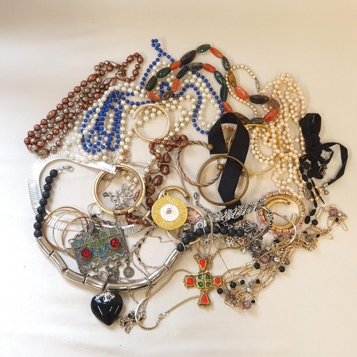 282 - A collection of Costume Jewellery