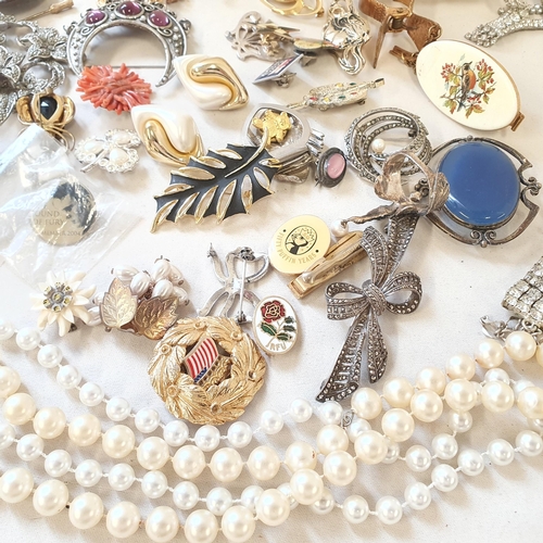 285 - A collection of Costume Jewellery