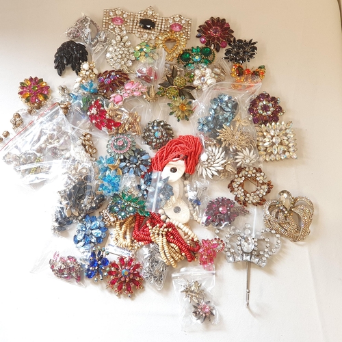 289 - A collection of Costume Jewellery