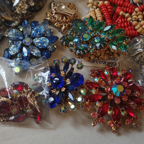 289 - A collection of Costume Jewellery
