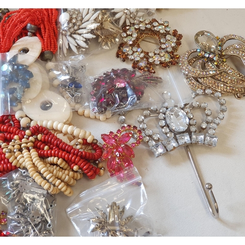 289 - A collection of Costume Jewellery