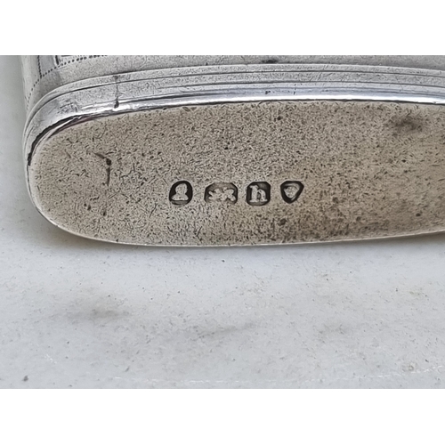 56 - A George IV silver Etui Case with engraved decoration and six interior divisions, London 1823, hinge... 