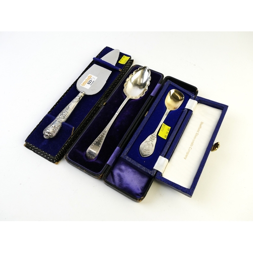 523 - Silver handled cake slice with stainless steel blade in box, silver hallmarked serving spoon weight ... 