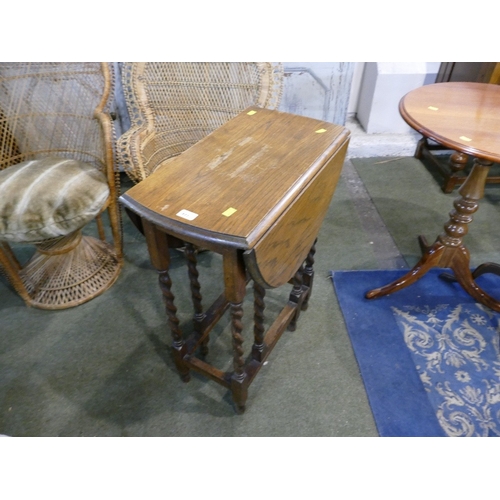 473 - Oak twin drop flap barley twist legged occasional table