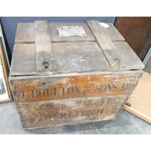 75 - Antique wooden alcohol crate J. Boulton & Sons Ltd., Hereford containing emprty bottles