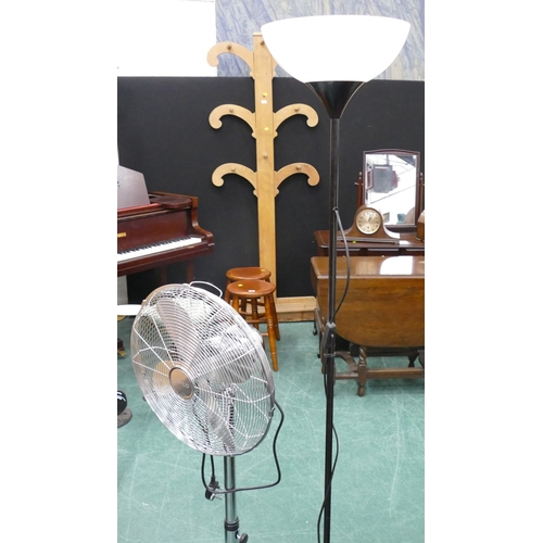 772 - Modern electric fan and up light lamp